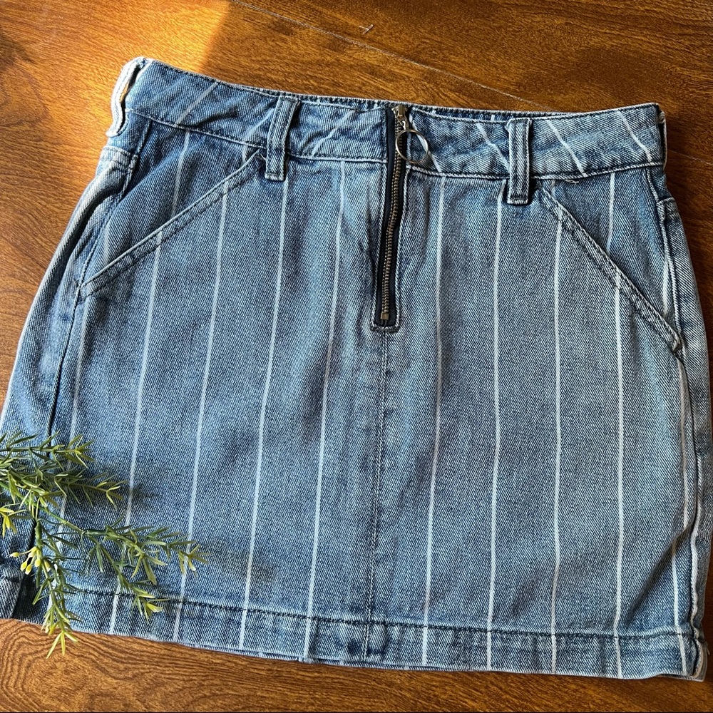 Pacsun Women’s Blue White Stripped 100% Cotton zip up Denim Skirt Junior Size 26